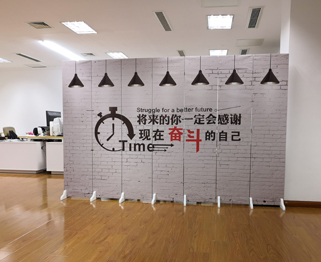 監測覆蓋，3000家平面媒體，2000家廣播電視媒體，10000家網絡社交媒體，200000輿情監測站點，182個國家和地區